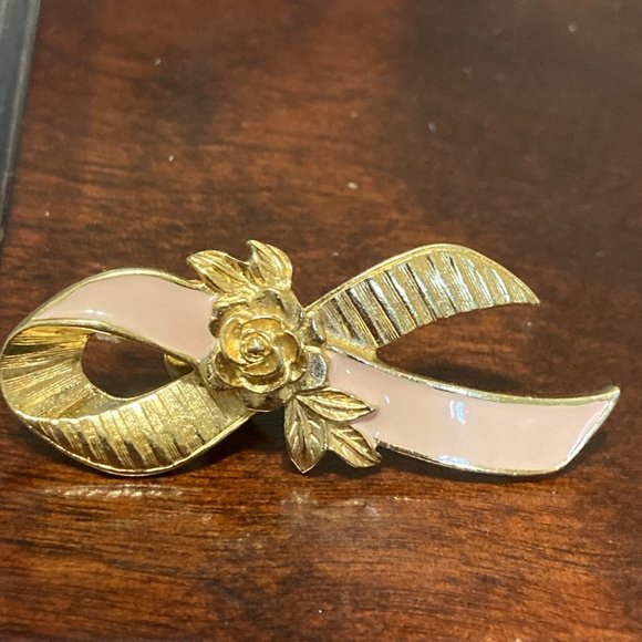 Avon pink ribbon breast cancer awareness pin - Picture 6 of 6